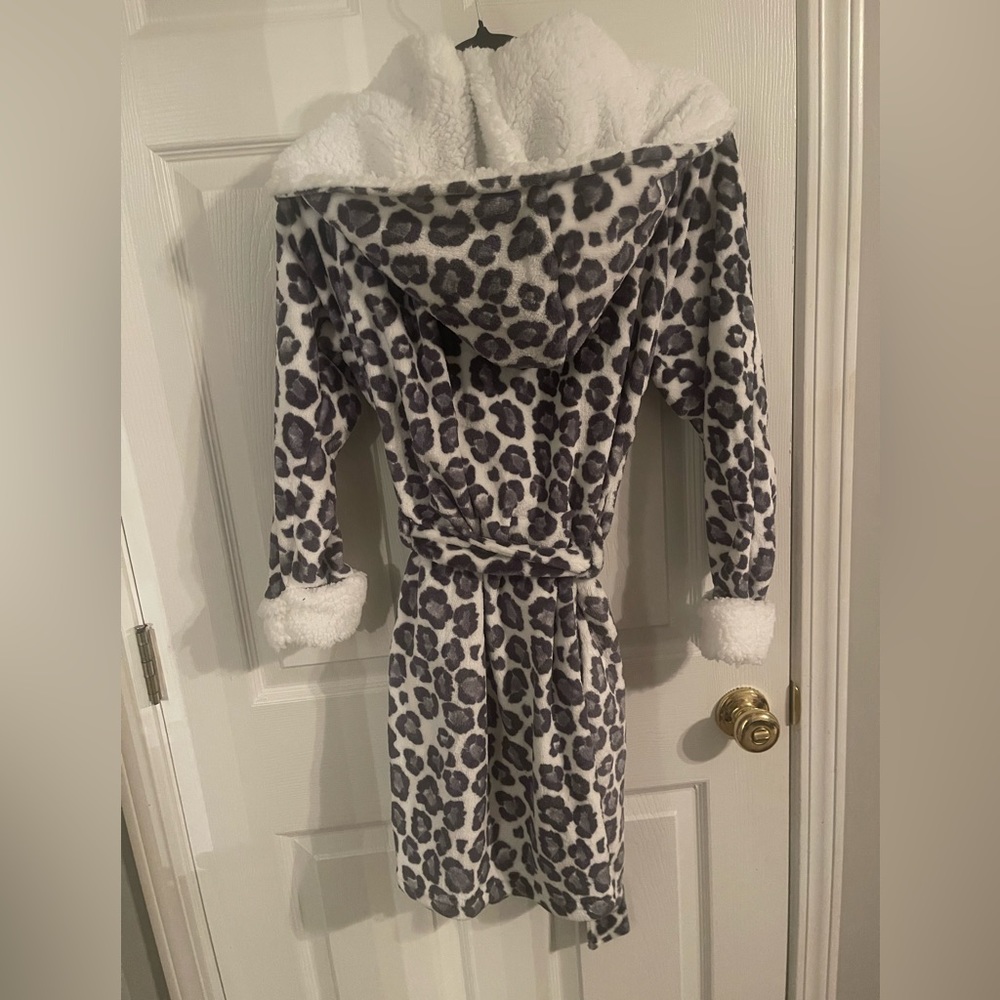 Warm & Comfy Hooded Robe - Picture 2 of 2